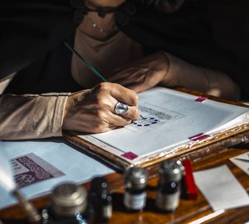 Moment d'art - Rencontre avec Rolie, une artiste enlumineuse